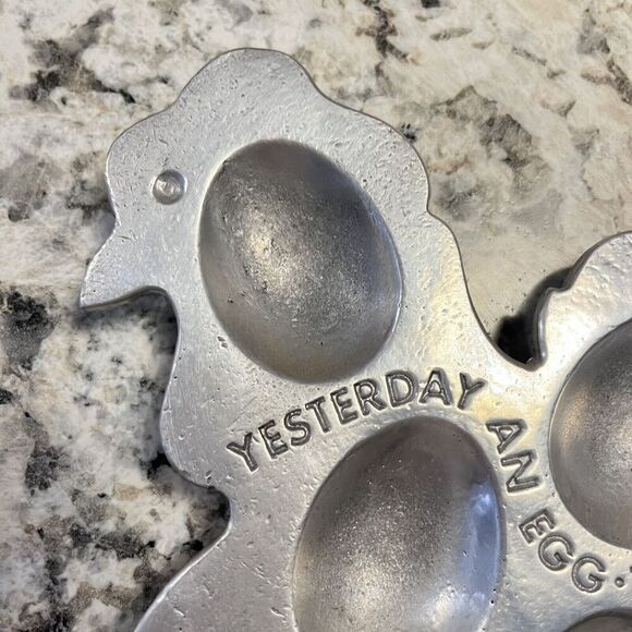 Vintage 1976 Chicken-Shaped Egg Holder - Picture 2 of 11